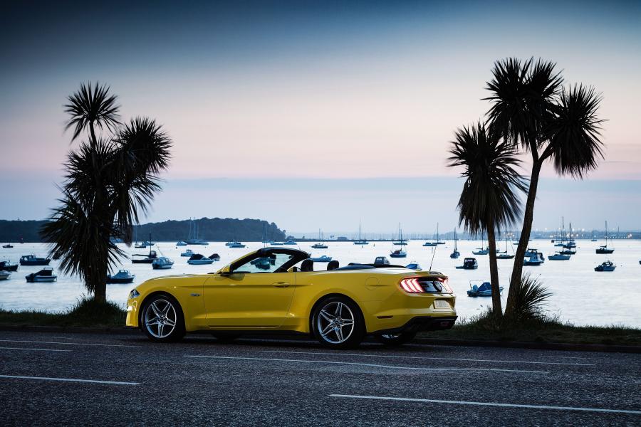  Ford Mustang GT Convertible 2018 года  (UK) (фото 5 из 8)